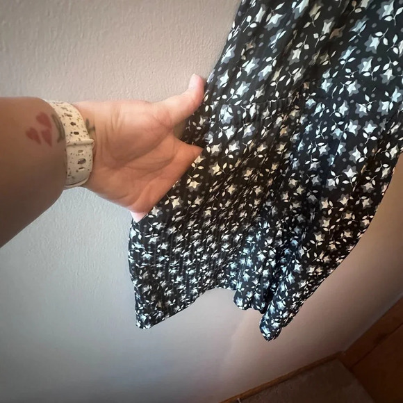 Women's Petite SP NWT Loft Bluebell Flounce Halter Romper Black Floral Print - Picture 8 of 11